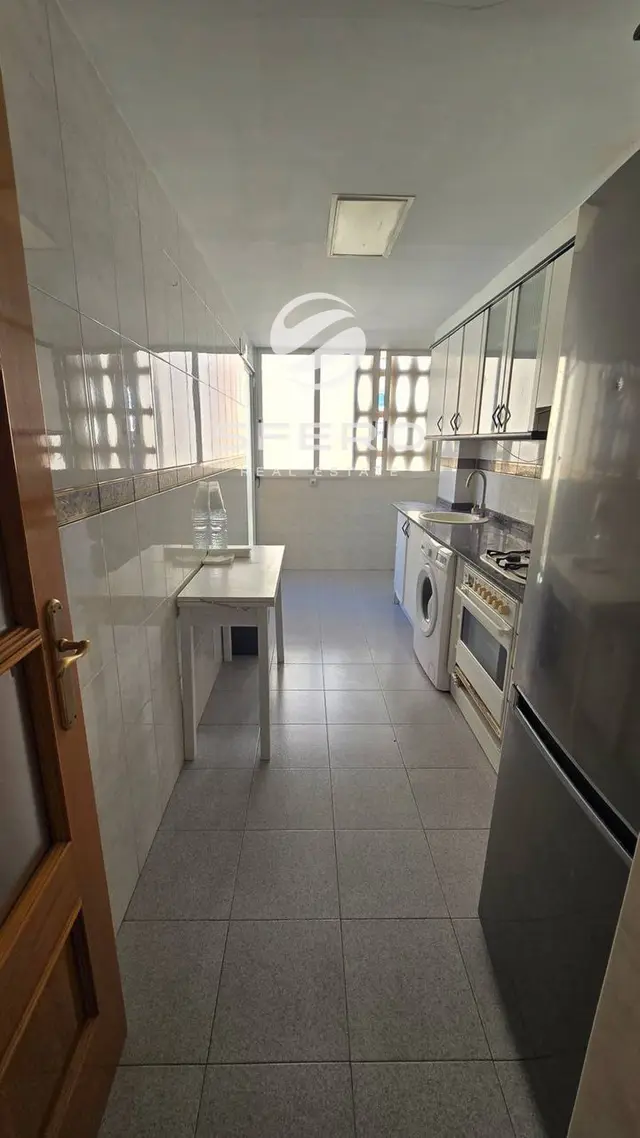 Spacious and bright apartment for living or investment in the well-developed Camins al Grau area of Valencia
