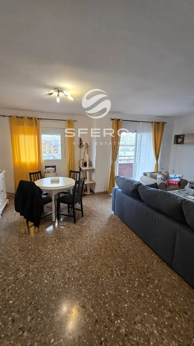 Spacious apartment for living or investment near Turia Park