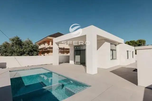Modern minimalist villa in the quiet Maravisa (La Sima) residential area, La Pobla de Vallbona