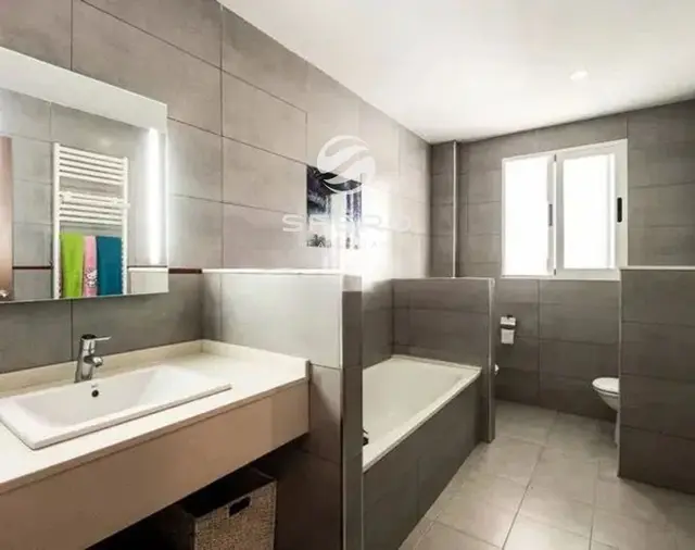 Modern family house in the prestigious Torre en Conill residential area, Bétera – photo 2