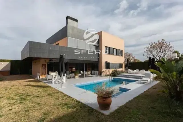 Modern villa with panoramic views of the Calderona mountains in Torre en Conill