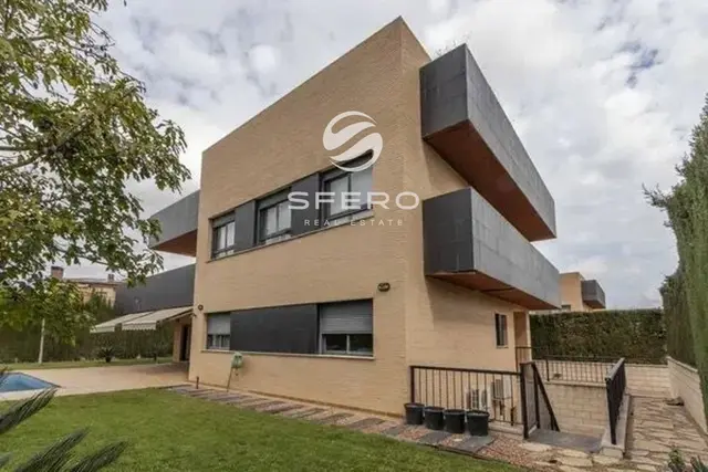 Просторный шале с индивидуальным проектом в престижном районе Torre en Conill, Bétera – фото 2
