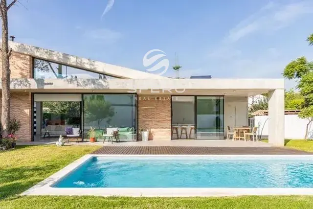 Modern home combining comfort and proximity to nature in the sought-after area of L’Eliana