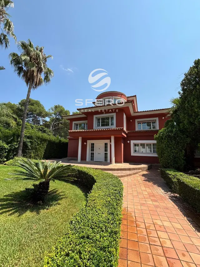 Luxury villa for comfortable living surrounded by nature near Valencia.