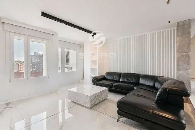 Modern penthouse with a bioclimatic terrace in Russafa, Valencia.