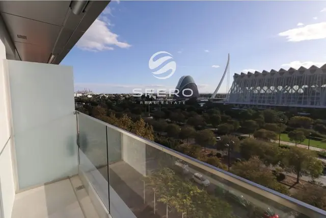 Amplio dúplex con terraza y vistas panorámicas a la Ciudad de las Artes y las Ciencias