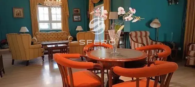 Spacious house with an exceptional design for a family in the prestigious area of Campolivar
