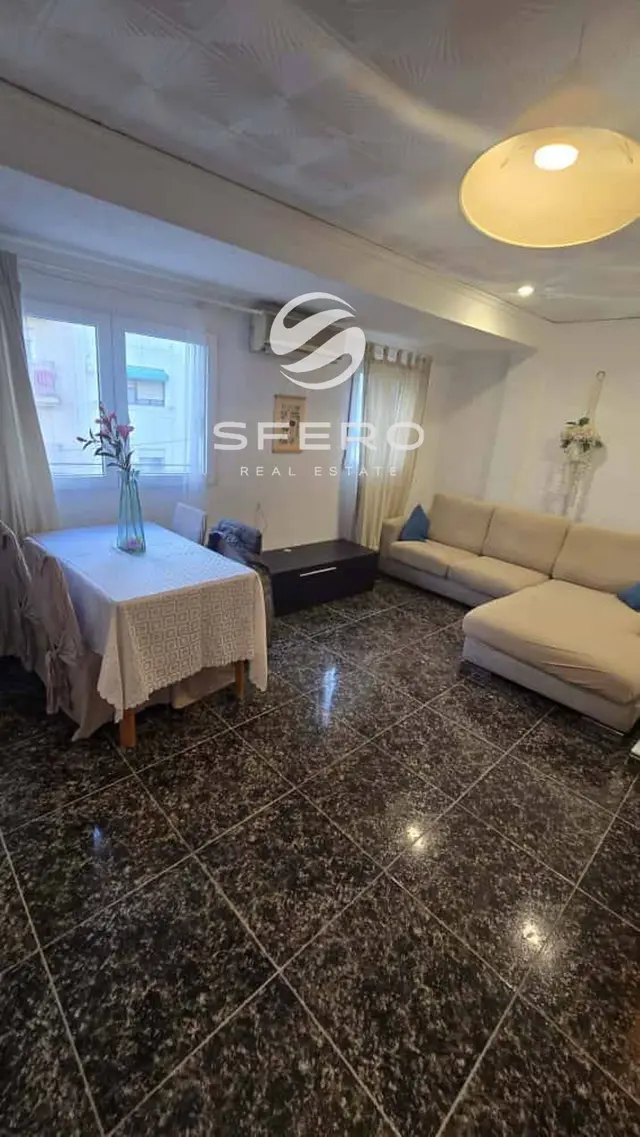 Spacious apartment with investment potential in Valencia