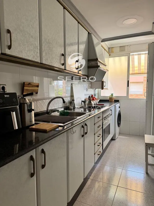 Investment apartment with an active long-term rental contract in Burjassot, Valencia – photo 2