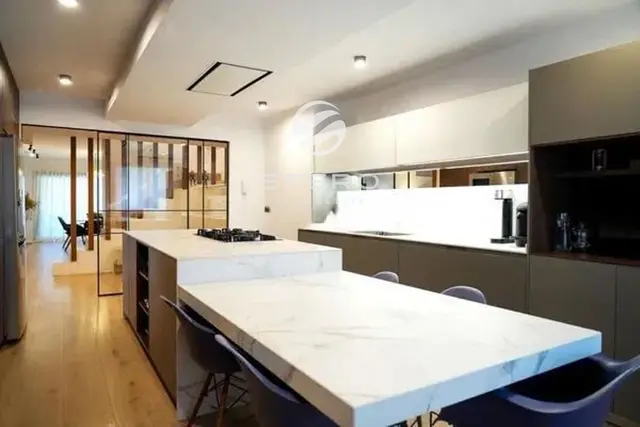 Spacious duplex for living in the prestigious Santa Bárbara urbanization in Rocafort – photo 2
