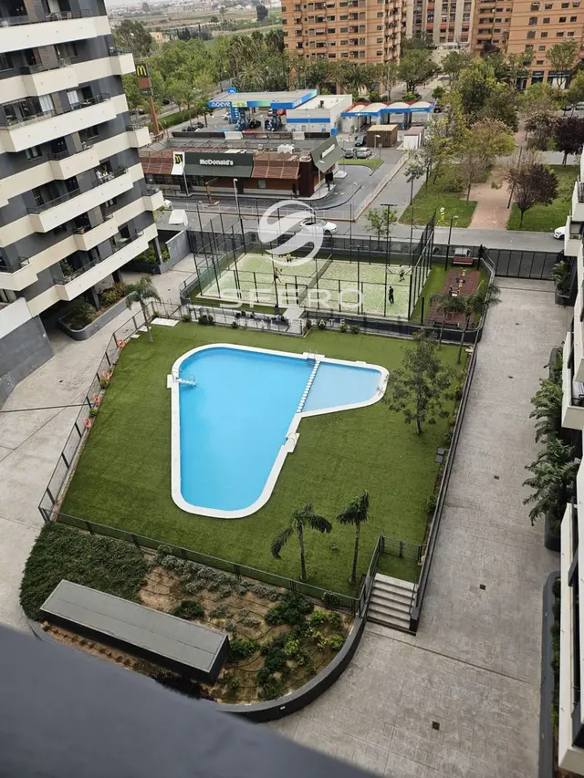 Modern apartment for living with a terrace and excellent city views in Valencia – photo 3