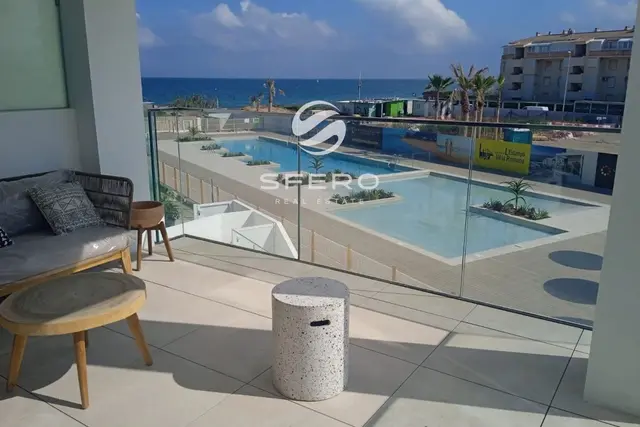 Spacious apartments for living in a new residential complex on the seafront in Dénia – photo 2