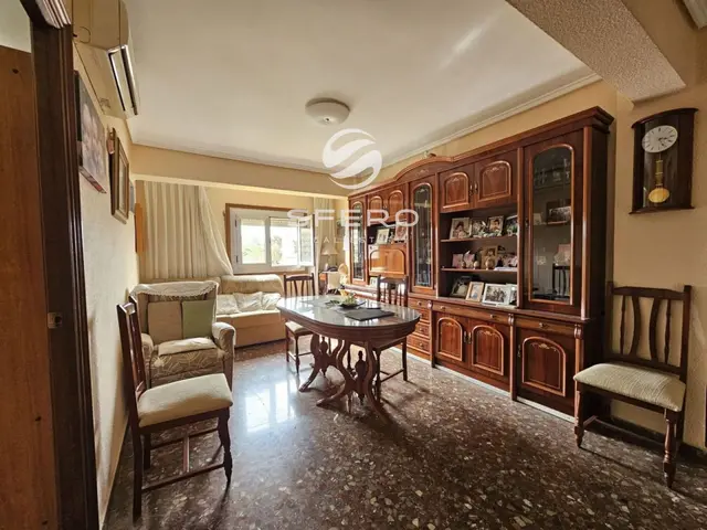 Apartamento luminoso con potencial de inversión en la zona de El Calvari (Valencia)