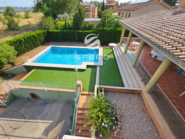 Spacious duplex townhouse for the whole family in a शांत and green area of Torrent – photo 2