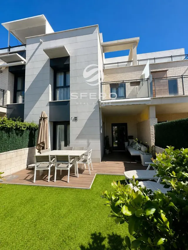 Spacious townhouse for family living in a quiet area of San Antonio de Benagéber