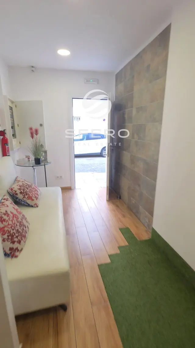 Excellent townhouse for living or investment, 10 minutes from the sea in El Cabanyal (Valencia) – photo 2