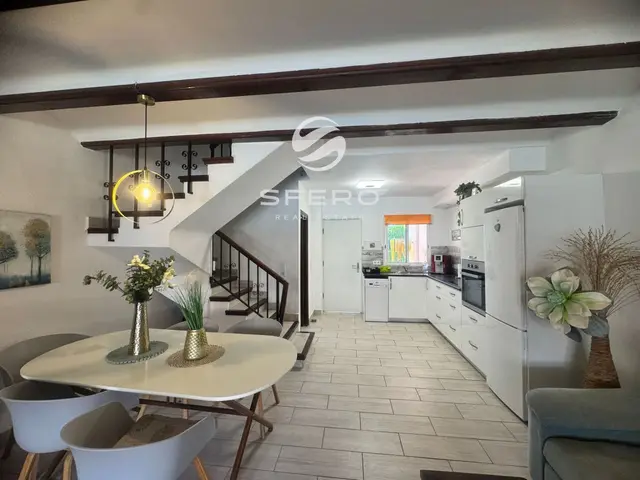 Bright and spacious townhouse just 600 metres from the beach in Dénia – photo 3
