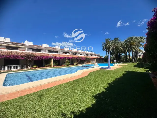 Bright and spacious townhouse just 600 metres from the beach in Dénia