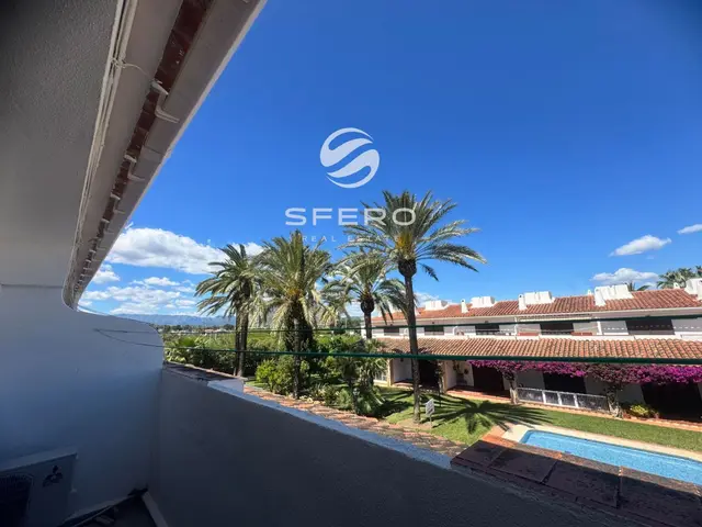 Bright and spacious townhouse just 600 metres from the beach in Dénia – photo 2
