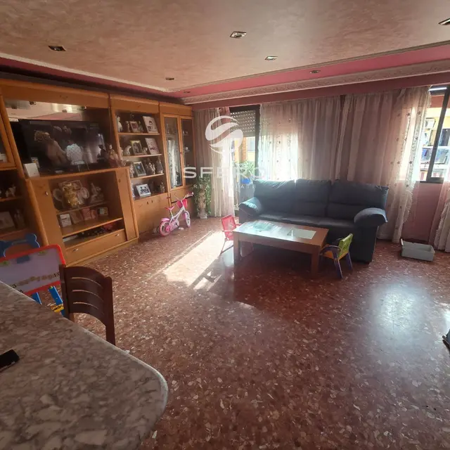 Piso luminoso para vivir o como inversión en Valencia