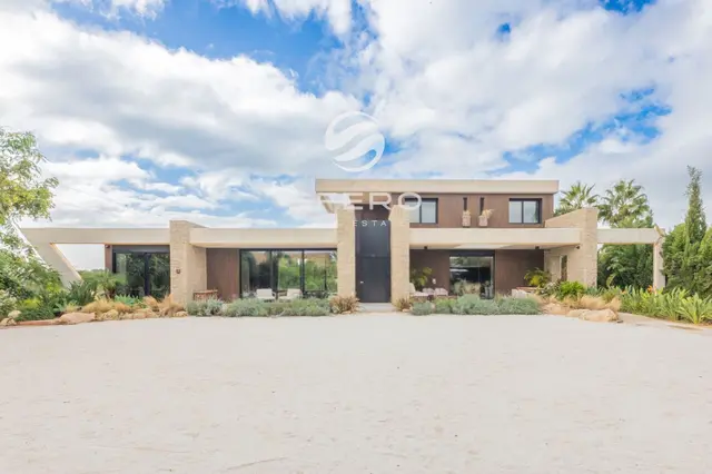 Modern premium villa for living in one of the best urbanizations in Valencia