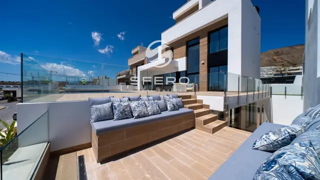 Spacious private villas in a new residential complex with sea views in Finestrat