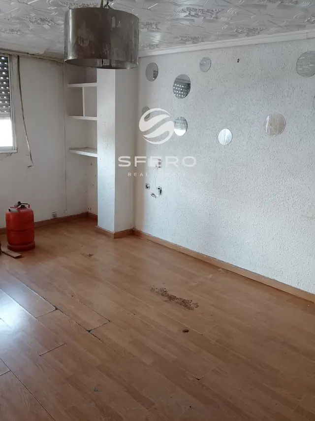 Spacious corner apartment with excellent investment potential in Sedaví, Valencia