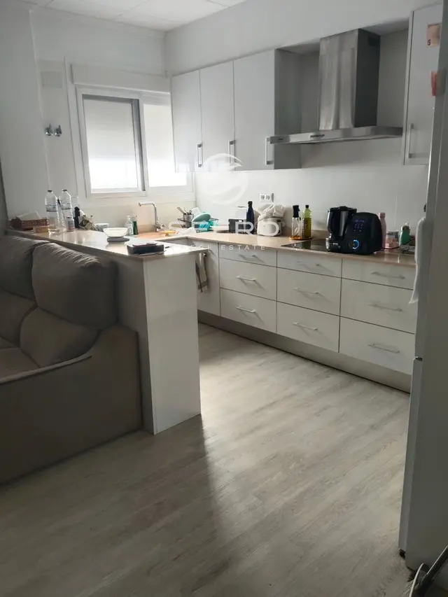 🏡 Spacious Apartment with a Fully Operational Business in Manises – photo 2