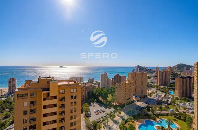 Exclusive apartment of approximately 135 m², located on the 19th floor of the Coblanca 37 residential complex in Benidorm