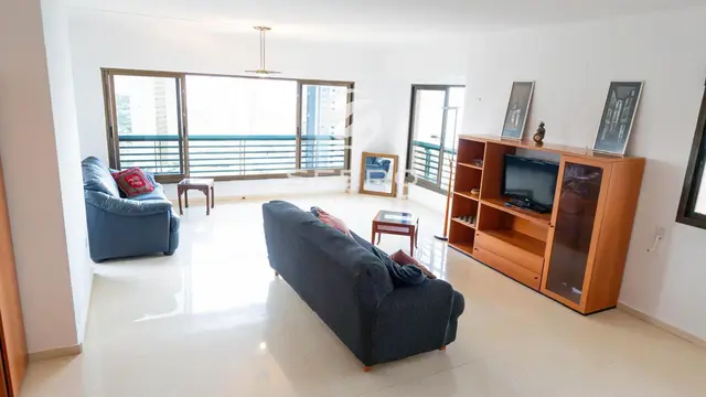 Exclusive apartment of approximately 135 m², located on the 19th floor of the Coblanca 37 residential complex in Benidorm – photo 2