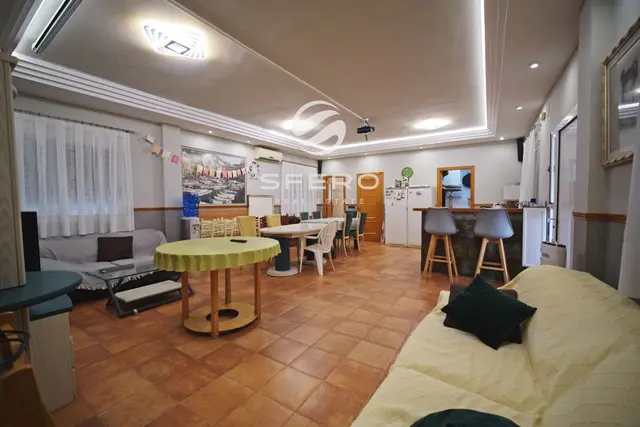 Spacious Family Residence on a 1,440 m² Plot with Two Independent Houses | Canals – photo 3