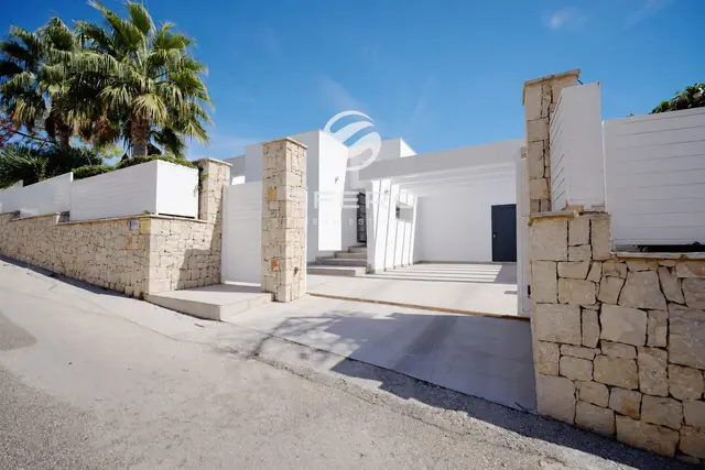 Moderna villa con fascinantes vistas al mar en la prestigiosa zona de Cumbre del Sol – foto 2