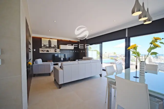 Moderna villa con fascinantes vistas al mar en la prestigiosa zona de Cumbre del Sol – foto 3