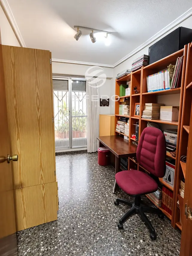 Amplio piso de 4 dormitorios con balcón y terraza privada – foto 3