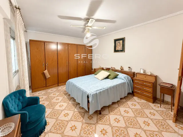Amplio apartamento con 3 dormitorios y balcón, ideal para vivir o invertir – foto 2
