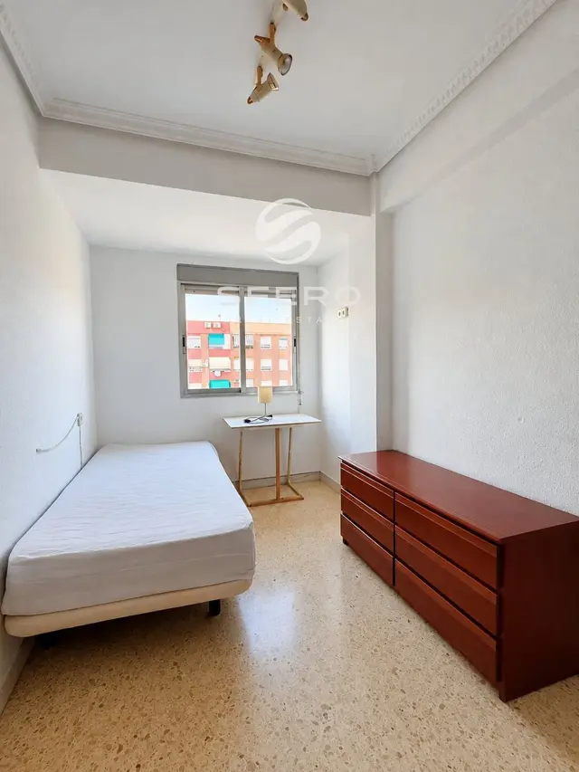 Apartamento de inversión con 5 dormitorios y posibilidad de alquiler por habitaciones – foto 3